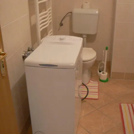 Hullam Apartman B *
