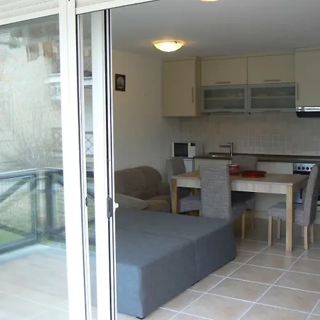 Hullam Apartman B