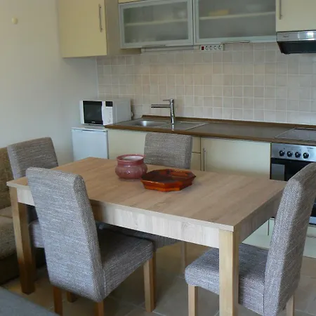 Hullam Apartman B Apartment *